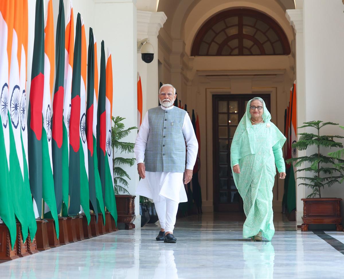 শেখ হাসিনাকে নিয়ে ভারতের সামনে এখন যেসব পথ খোলা
