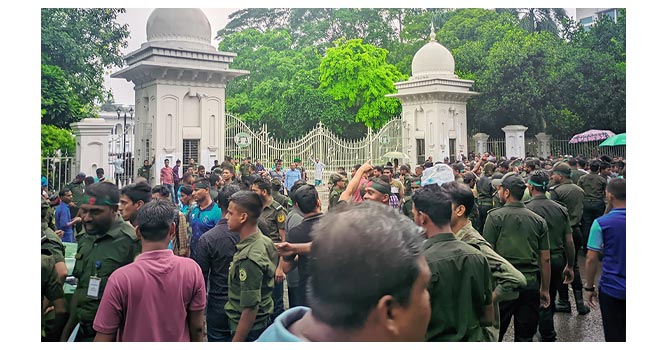 আনসারদের চাকরি স্থায়ী করার দাবিতে বিক্ষোভ