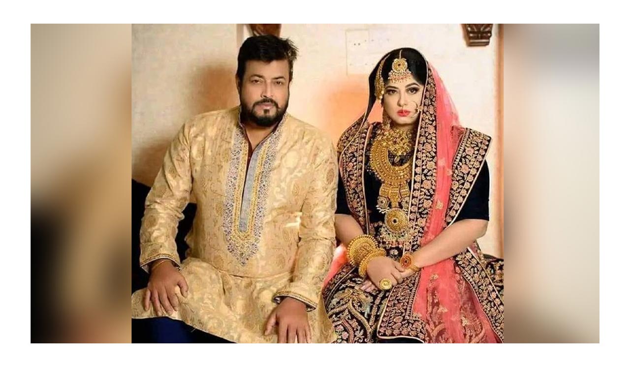 ‘চারিদিকে লালের মধ্যে আমাদের হাসিটা হারিয়ে গেছে’
